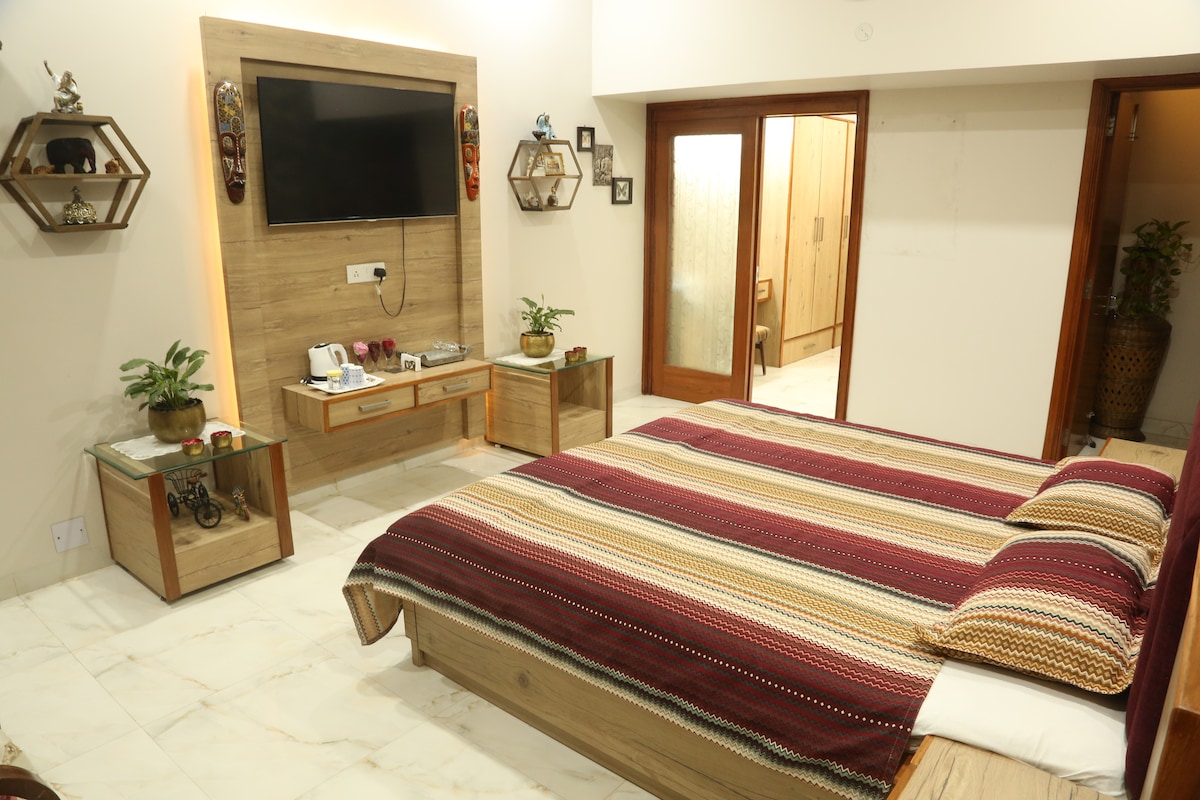 Luksuz + Elegancija + Udobnost + bujno zelenilo po pristupačnoj cijeni ono je što definira vrhunski smještaj u seoskoj kućici Amritsar.