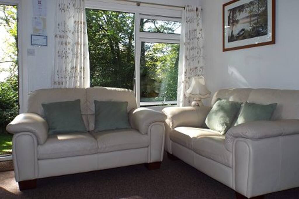 Lounge with TV and freeview