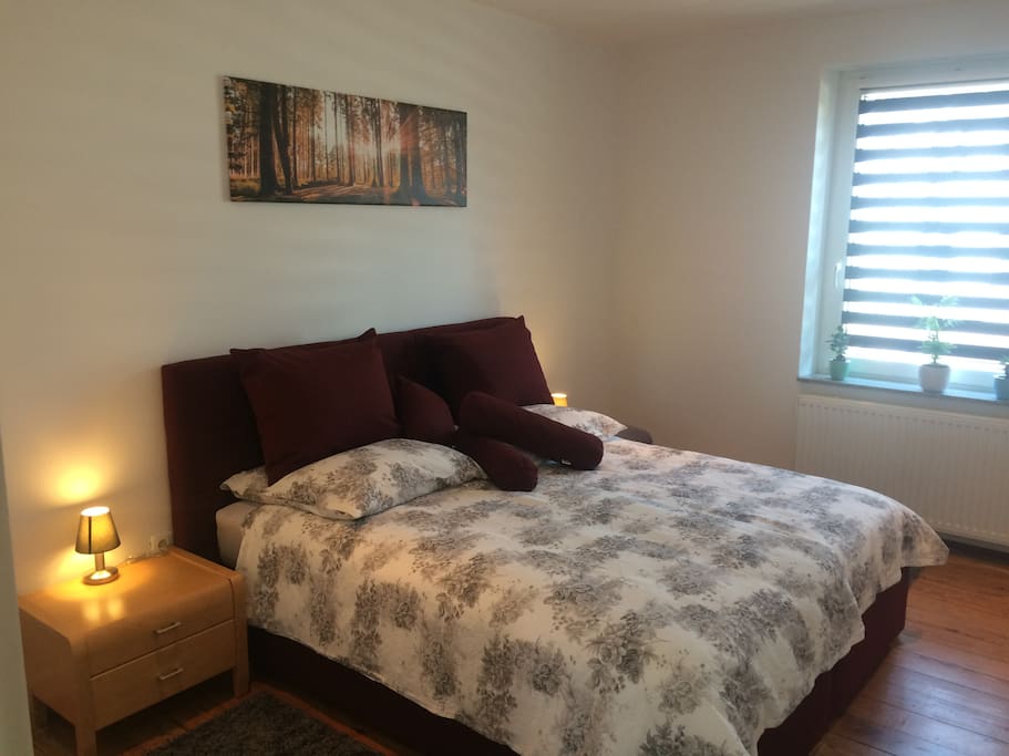 Großes Schlafzimmer