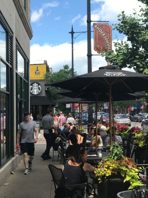 Andersonville Clark St. And Berwyn is only Steps away