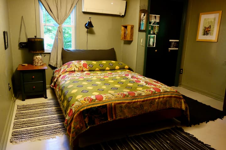 Hlavná spálňa: manželská posteľ 