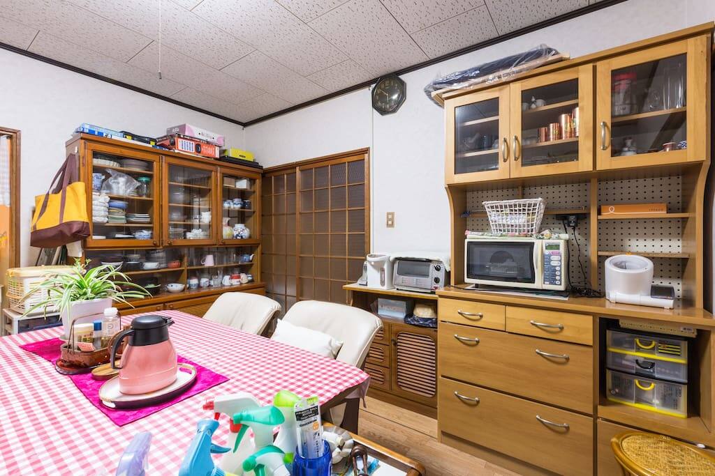(Please note there is no stove on this floor. You can use the restaurant kitchen by asking Kwon-san!)