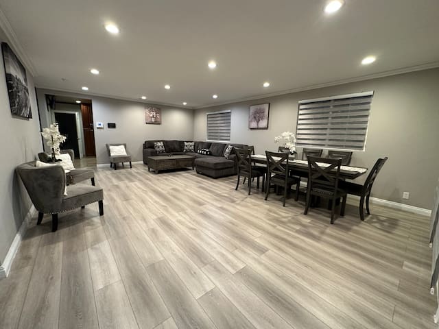 Cozy Home with Pool & Jacuzzi gallery image 5