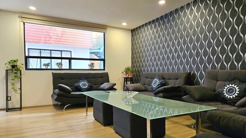 Chic with Loads of Sun & 3 Balconies Near Reforma gallery image 3