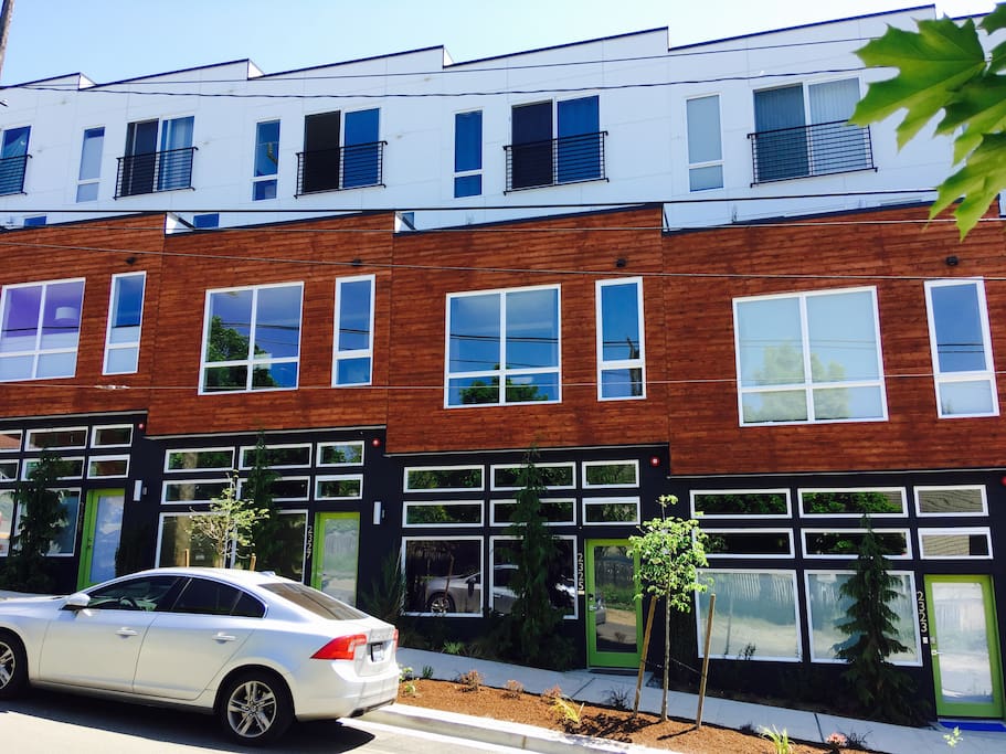 This is us; smack in the middle! Plenty of windows = plenty of light!