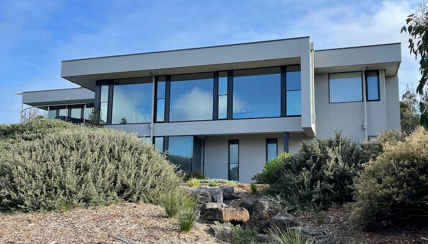 Premium 4-BDR house 150 metres to Fairhaven Beach