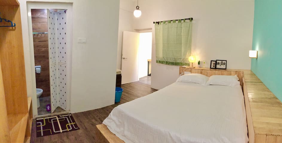 Simple Room Private Bath @Ground Floor @Kimberley