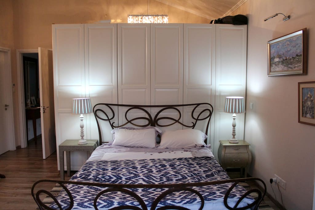 Main bedroom, with walk-in wardrobe and private bathroom