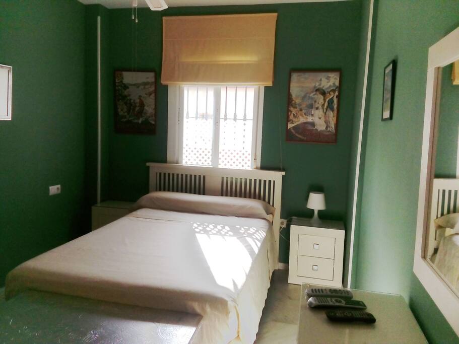 DORMITORIO CON COLCHON Y ALMOHADA DE LATEX