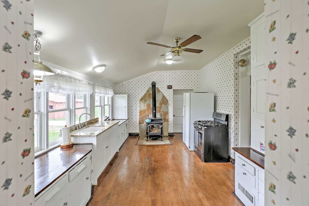 Prepare home-cooked meals in the bright and fully-equipped kitchen.