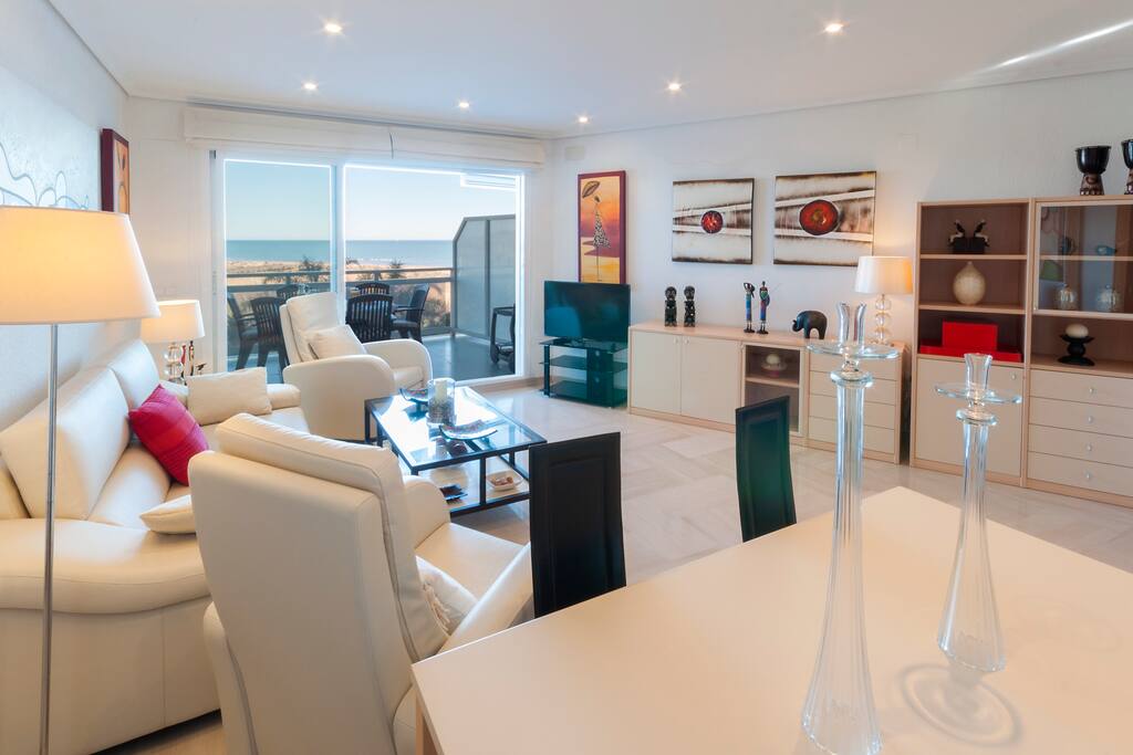 Salón Comedor con TV LED nueva