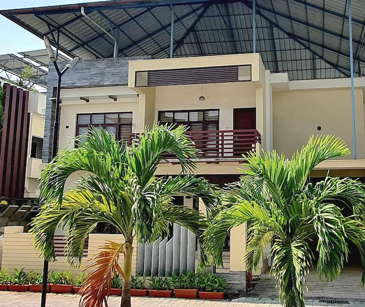 Charming Luxurious villa in a gated community, Villas for Rent in