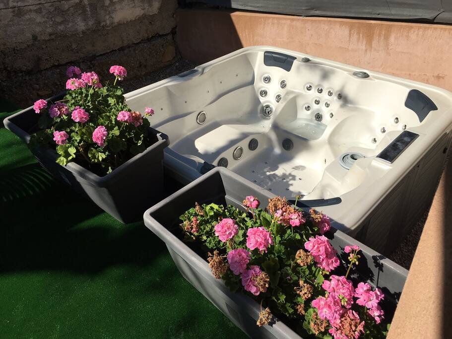 spa extérieur chauffant pour 6 personnes
