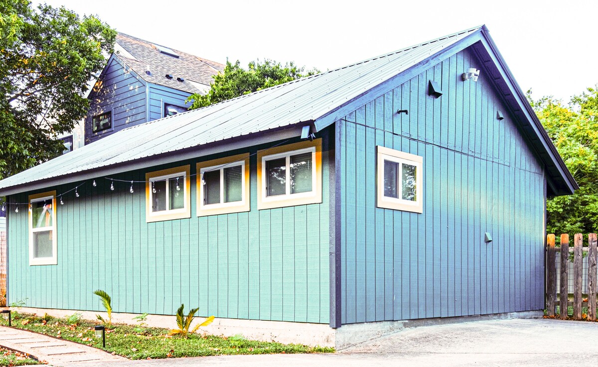 Bright & Cheery Casita Perfect for Visiting Family