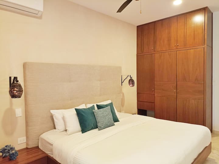 спална соба со приватност и голем плакар