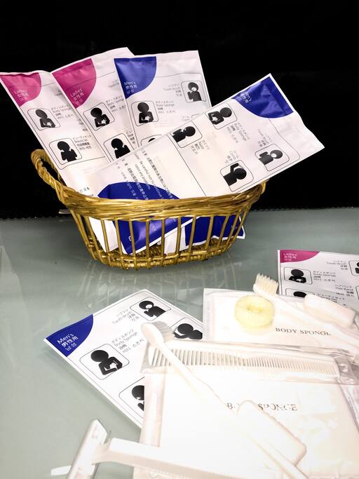 Amenity Set (for Men/Women)