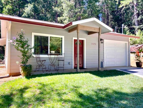 Top Airbnb: Beautiful spacious home amongst pines! in Grass Valley