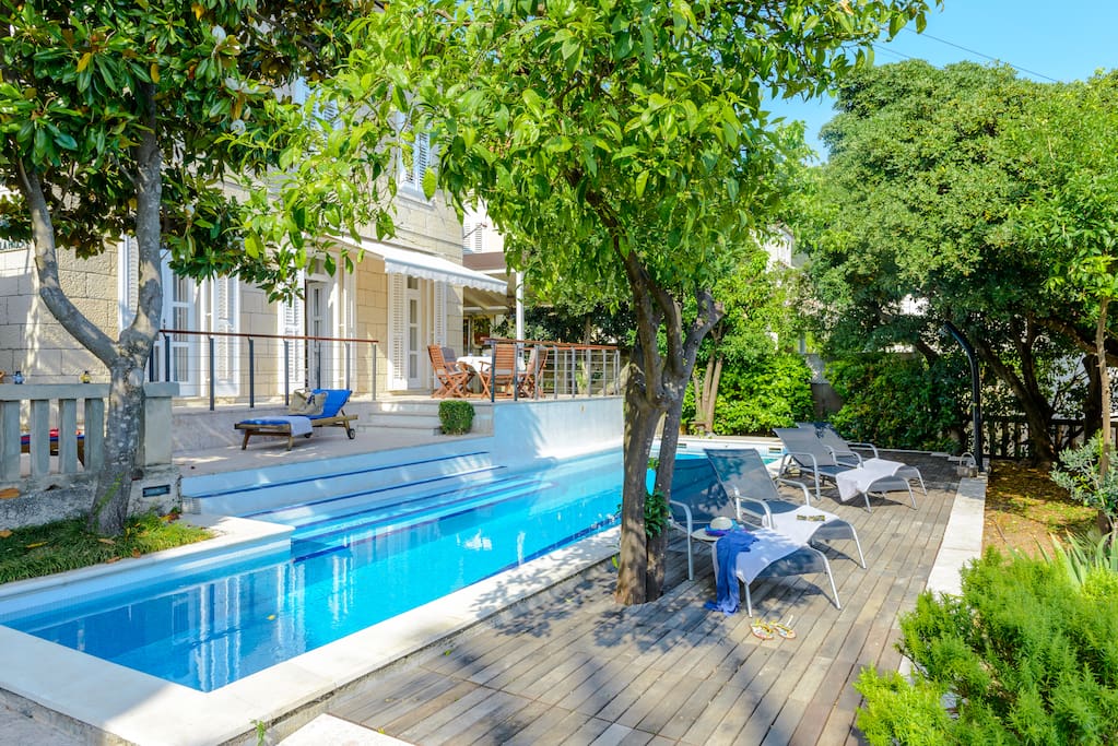 2. Villa Donna Paola by day