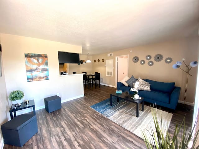 Private Apartment Home { Self Check|FREE WIFI }