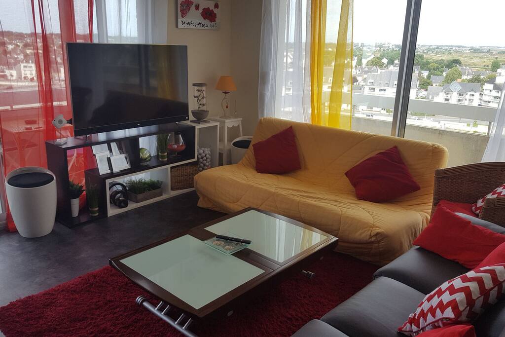 le salon avec TV grand écran