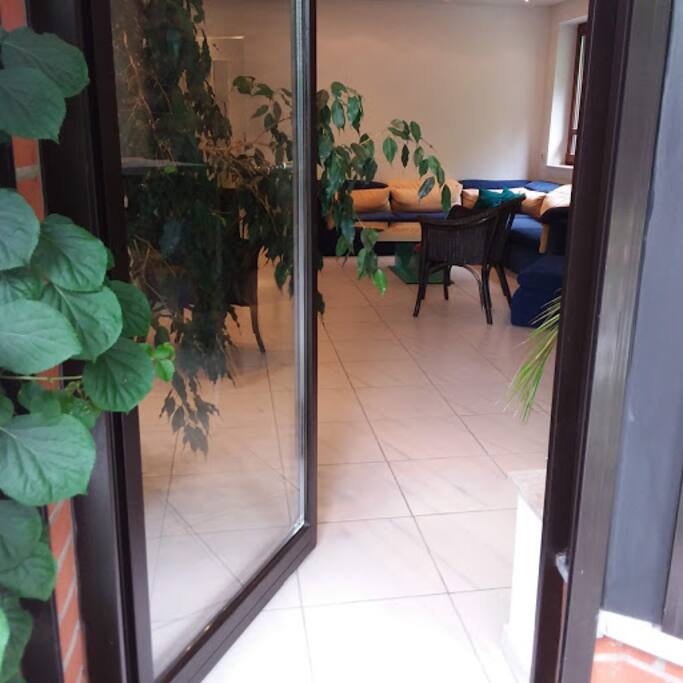Eingang von der Terrasse zum Wohnzimmer