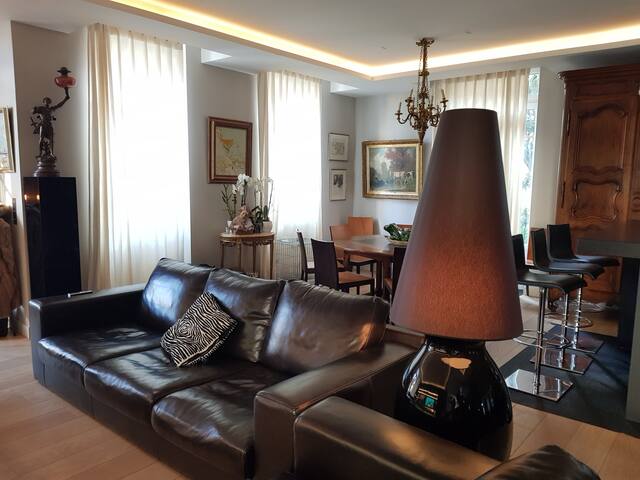 Lyon 4e Croix Rousse/ Maison-jardin 6/8 voyageurs gallery image 5