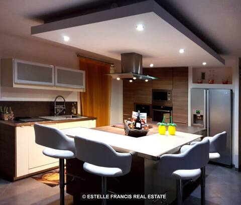 Charming house with pool 1.5 hours from Paris