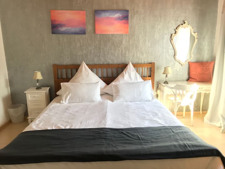 Dormitorio acogedor en el departamento de abajo.
