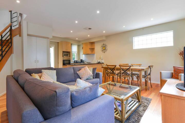 South Yarra Place – Great Location – 3br House gallery image 5