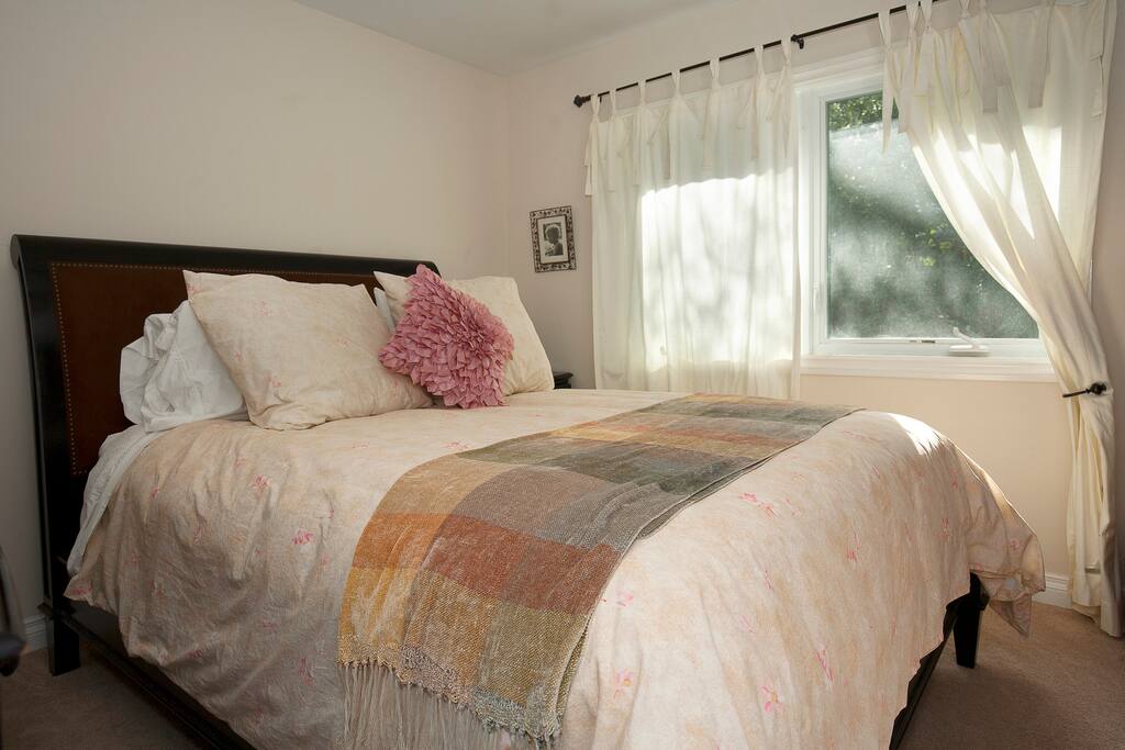 Private room with very comfy queen size bed