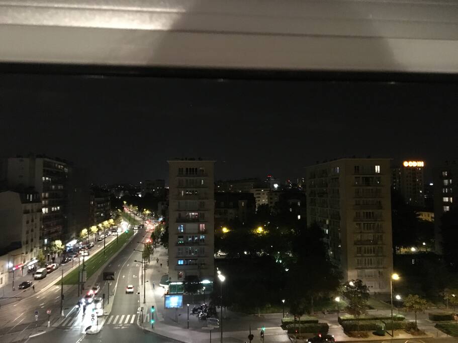 Jolie vue illuminée sans vis à vis avec petit balcon