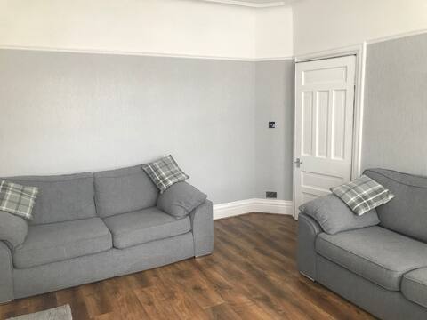 Successful Airbnb property: Beautiful and cosy three bedroom house in Wirral