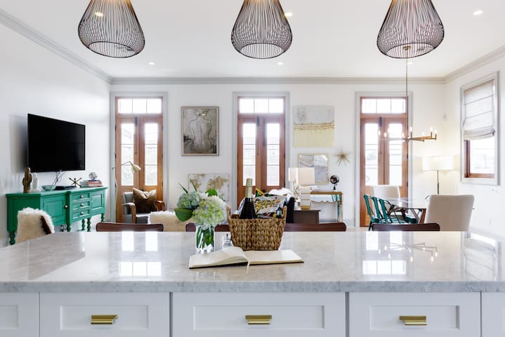 Le Hibou Blanc- Design Driven Comfort with Balcony