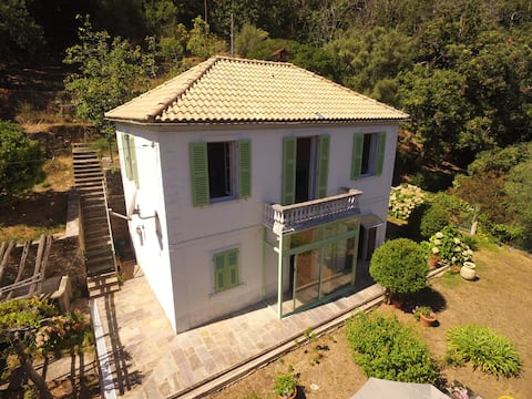 3 bedroom house with large garden and parking