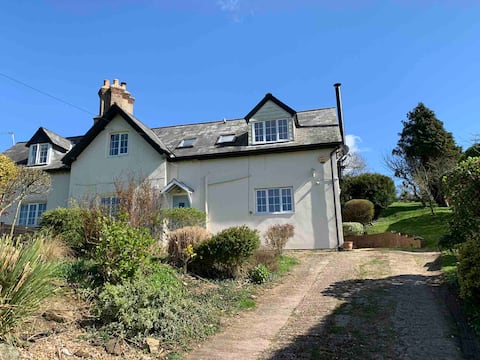 Rural Isle of Wight cottage with indoor pool use
