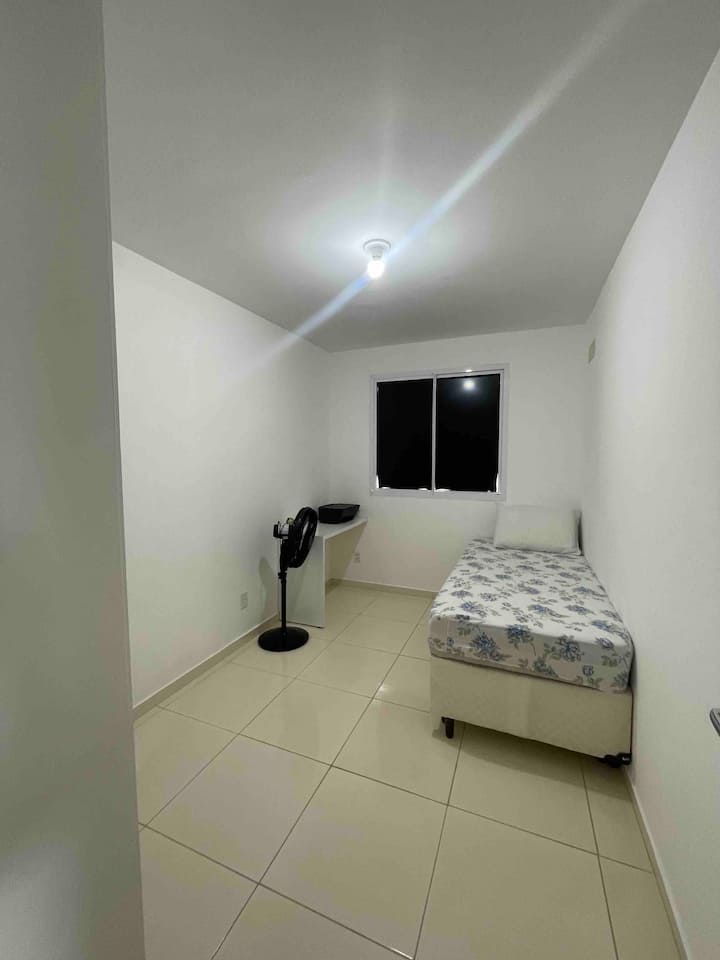 Jednolôžková spálňa so sekundárnou posteľou