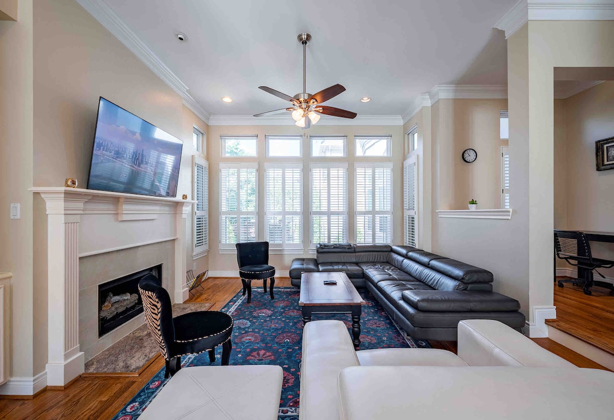 Popular Airbnb listing: Montrose 3 bedroom 3.5 bath 3 level TV in all room in Neartown Montrose
