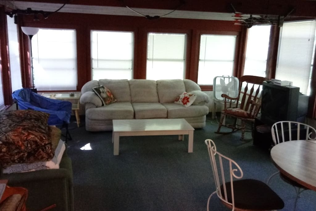 Sun Room - very large sititng area, 27" tv with cable, ample seating and table & chairs.
