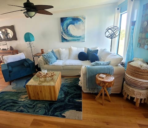 Top performing Airbnb: Centrally located condo 6 miles from downtown in Linda Vista