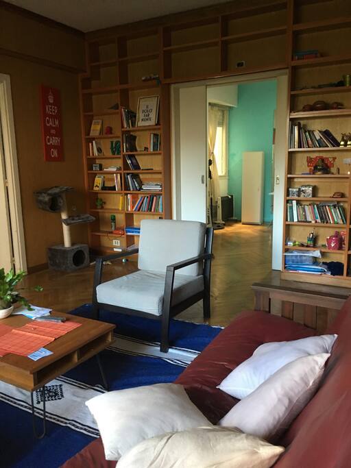 Living compartido. Living room common area.