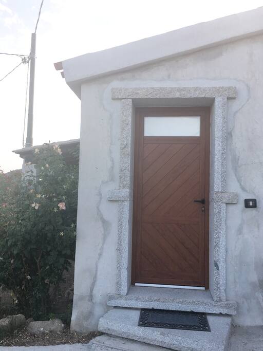 Ingresso indipendente monolocale. / Studio independent entrance.