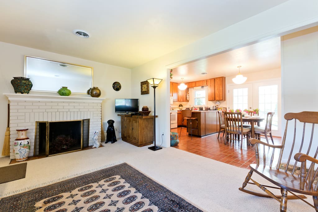 Patio doors bring the outside inside in this charming mid-century ranch house. Guests enjoy about 1,200 sq. ft. of indoor space.