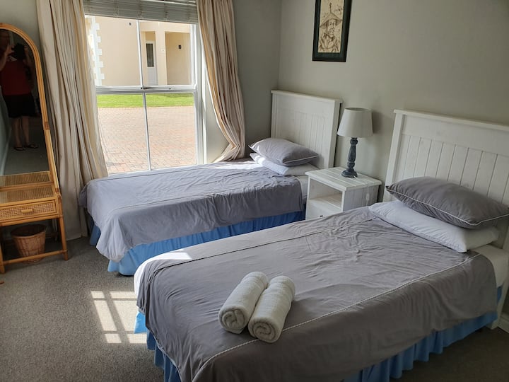 Chumba cha kulala 4, vitanda 2 vya mtu mmoja