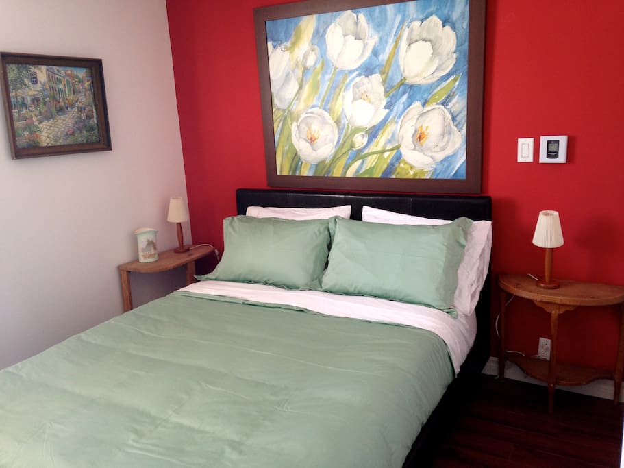 Chambre lit queen
queen size bed