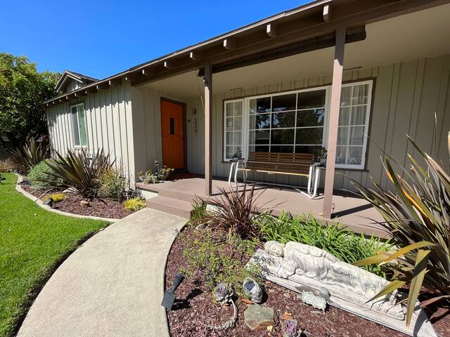 Mid Century Modern w/ pool & large kitchen in LA gallery image 4