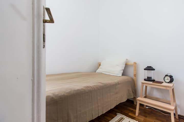 deuxième chambre avec lit 1 personne