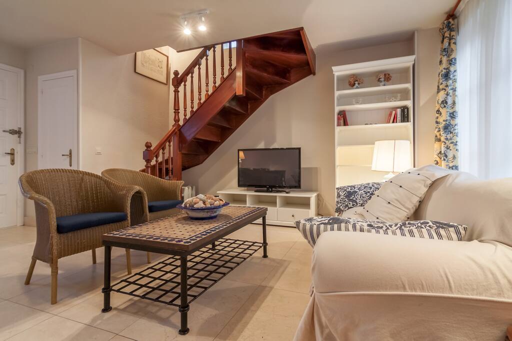 Por esas escaleras subimos a las habitaciones