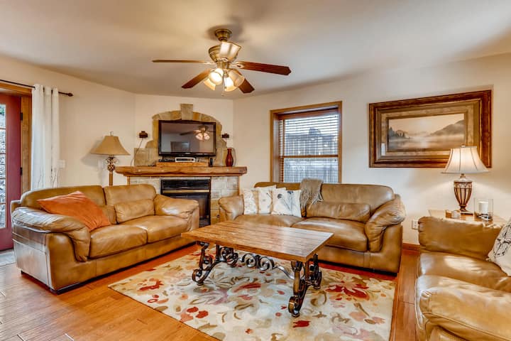 3bd+3ba Lovely Downtown Home, Walk To Town,hot Tub