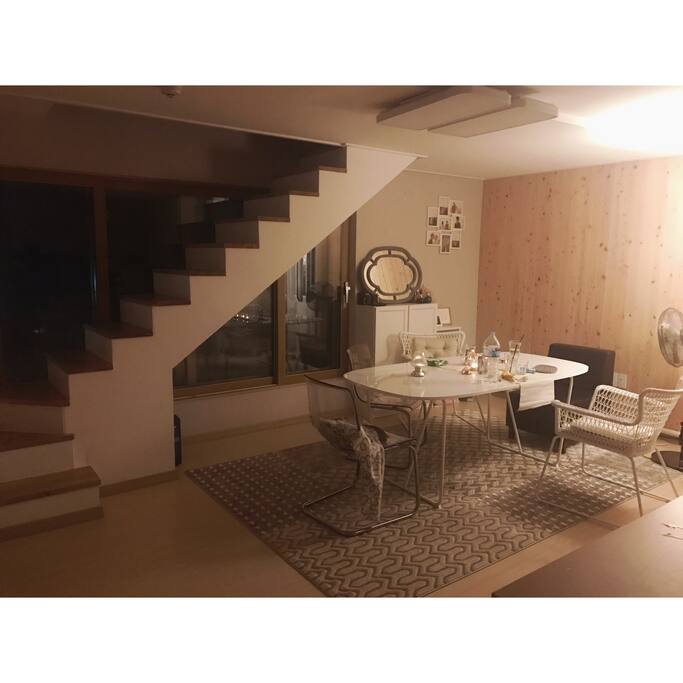 2층으로올라가는계단