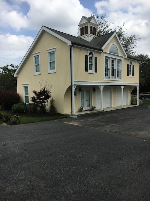 Private carriage house